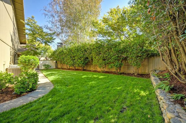 11380 Huntington Village Ln, Gold River, CA 95670