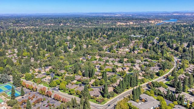 11380 Huntington Village Ln, Gold River, CA 95670