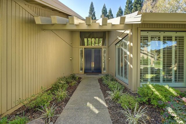 11380 Huntington Village Ln, Gold River, CA 95670