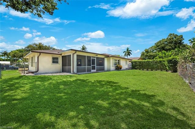 2530 10th ST N, Naples, FL 34103