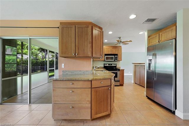 2530 10th ST N, Naples, FL 34103
