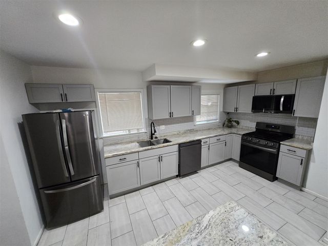 17553 Roselawn Street, Detroit, MI 48221