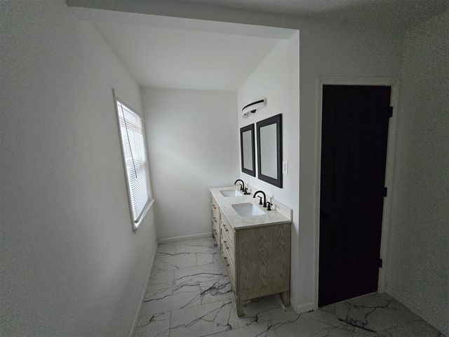 17553 Roselawn Street, Detroit, MI 48221