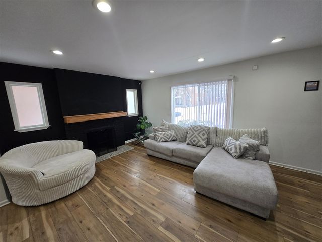 17553 Roselawn Street, Detroit, MI 48221