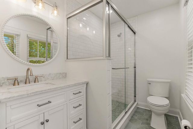 809 W Gregory Boulevard, Kansas City, MO 64114