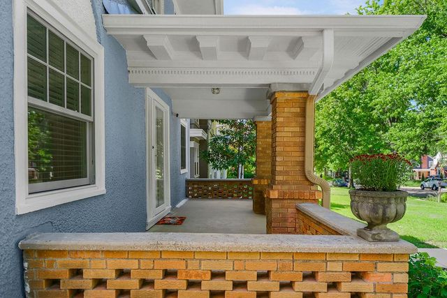 809 W Gregory Boulevard, Kansas City, MO 64114