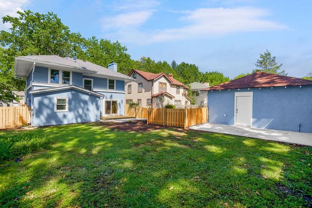 809 W Gregory Boulevard, Kansas City, MO 64114