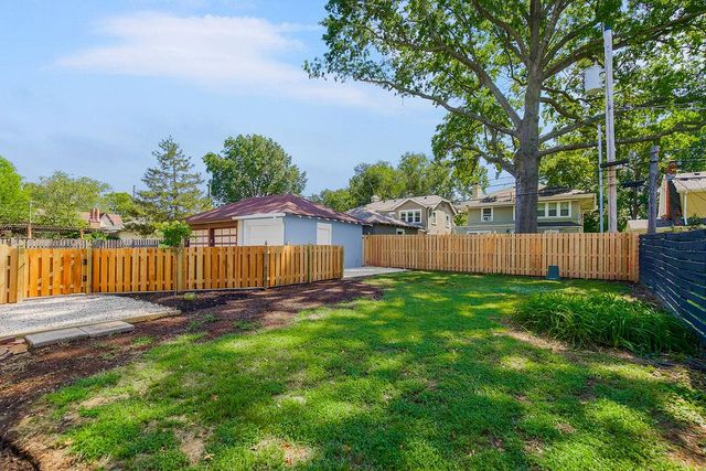 809 W Gregory Boulevard, Kansas City, MO 64114