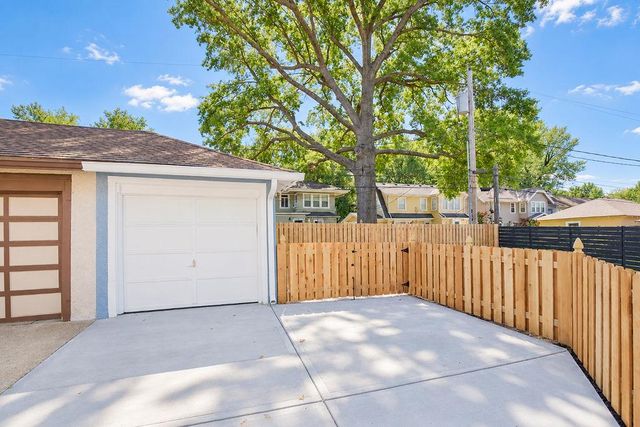809 W Gregory Boulevard, Kansas City, MO 64114