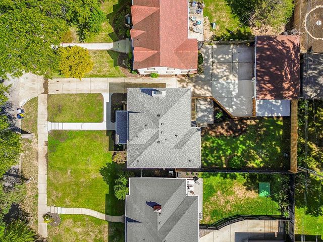 809 W Gregory Boulevard, Kansas City, MO 64114