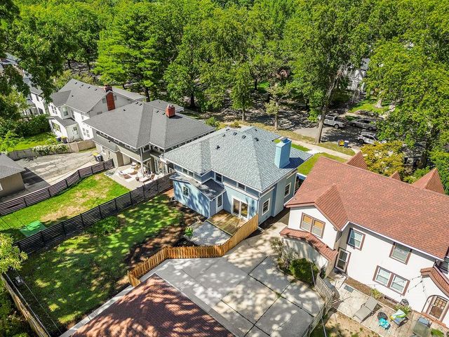 809 W Gregory Boulevard, Kansas City, MO 64114
