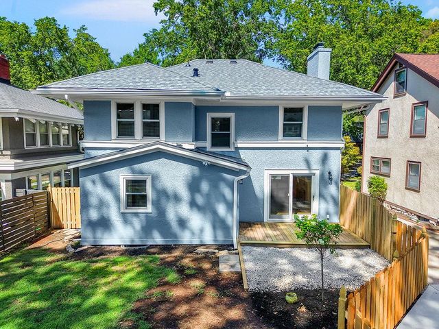 809 W Gregory Boulevard, Kansas City, MO 64114
