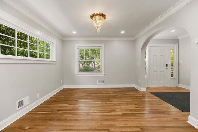 809 W Gregory Boulevard, Kansas City, MO 64114