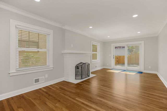 809 W Gregory Boulevard, Kansas City, MO 64114