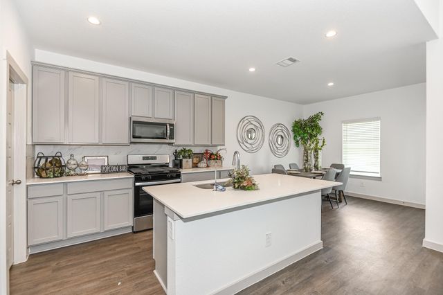 3225 Coral Bluff Drive, Texas City, TX 77539