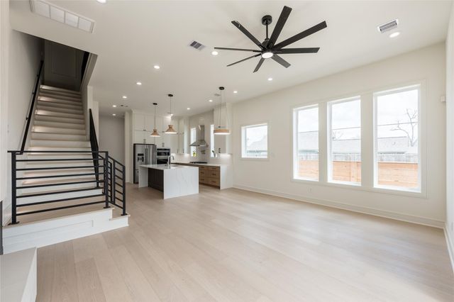 1122 E 27th St A, Houston, TX 77009