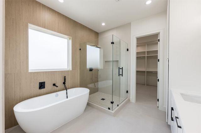 1122 E 27th St A, Houston, TX 77009