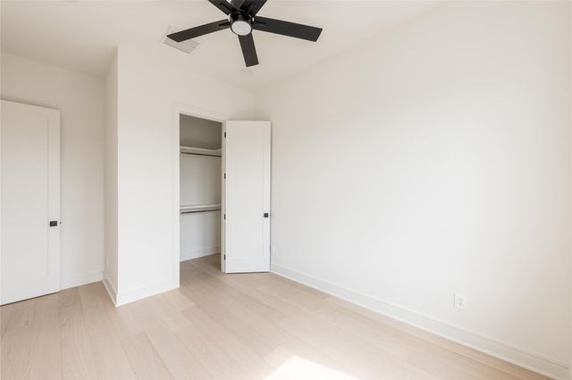 1122 E 27th St A, Houston, TX 77009