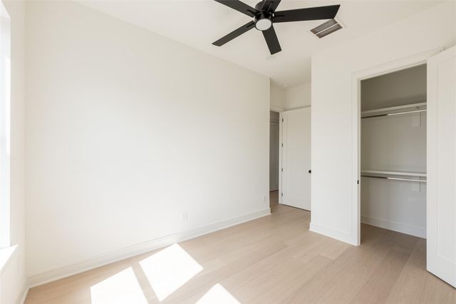 1122 E 27th St A, Houston, TX 77009