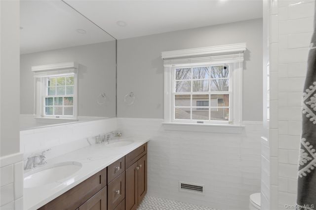 9 Sunset Lane, Garden City, NY 11530
