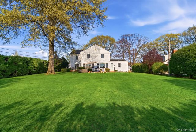 9 Sunset Lane, Garden City, NY 11530