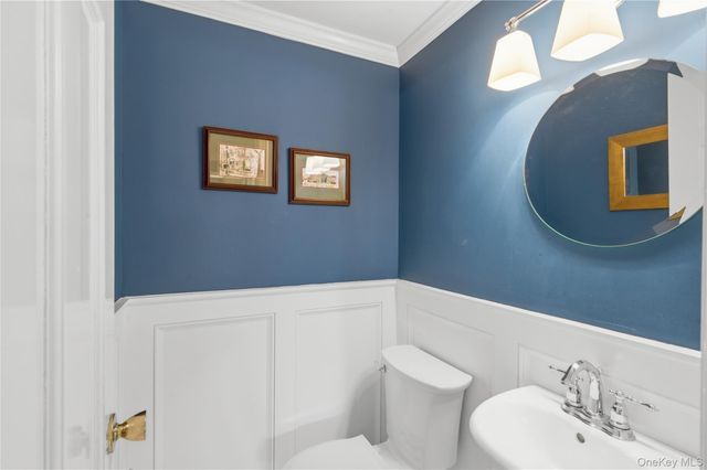 9 Sunset Lane, Garden City, NY 11530