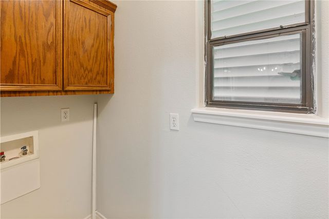 7925 ROCK CREST Dr, Corpus Christi, TX 78414
