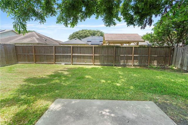 7925 ROCK CREST Dr, Corpus Christi, TX 78414