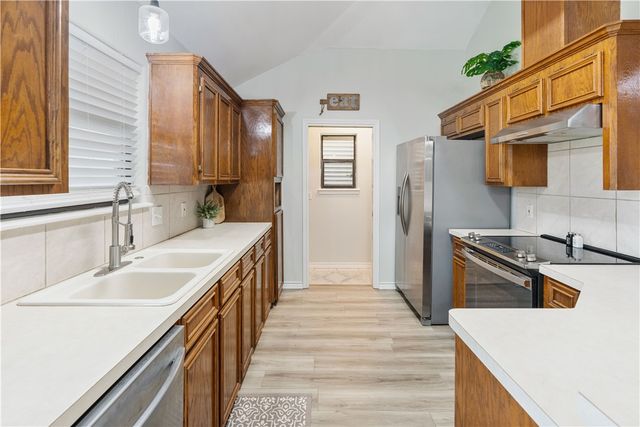 7925 ROCK CREST Dr, Corpus Christi, TX 78414