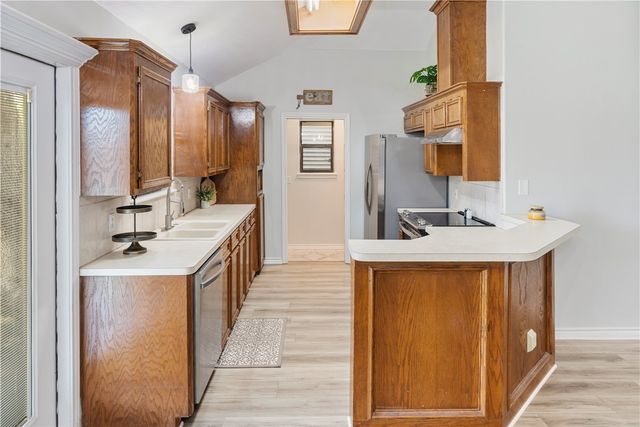 7925 ROCK CREST Dr, Corpus Christi, TX 78414