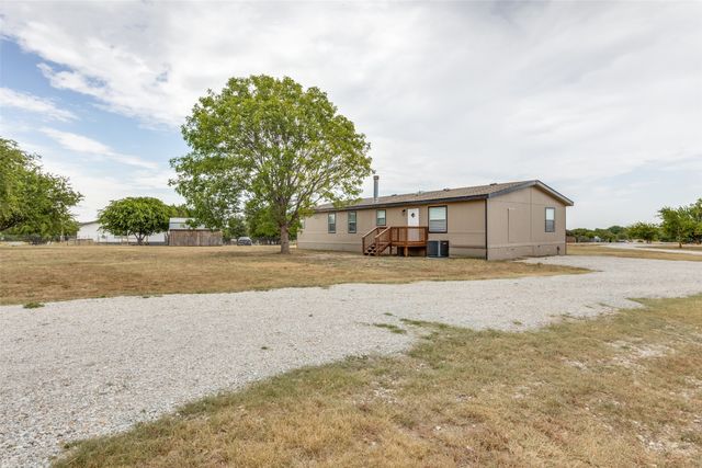 288 Strawberry Lane, Rhome, TX 76078