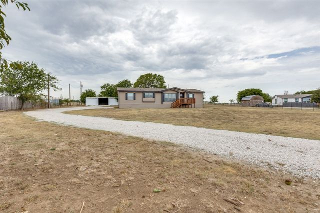 288 Strawberry Lane, Rhome, TX 76078