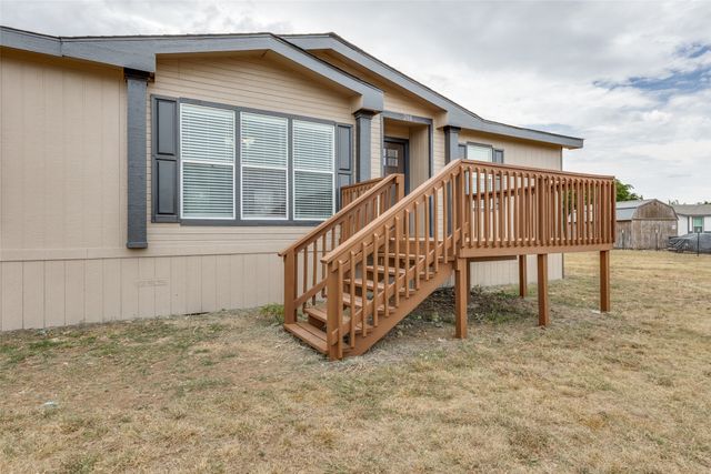 288 Strawberry Lane, Rhome, TX 76078