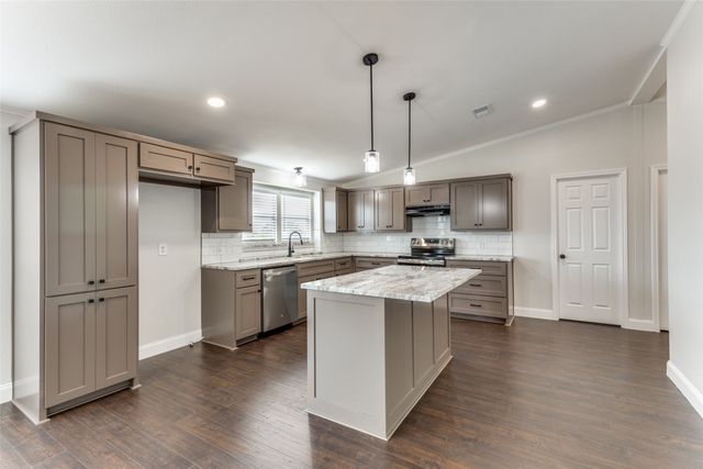 288 Strawberry Lane, Rhome, TX 76078