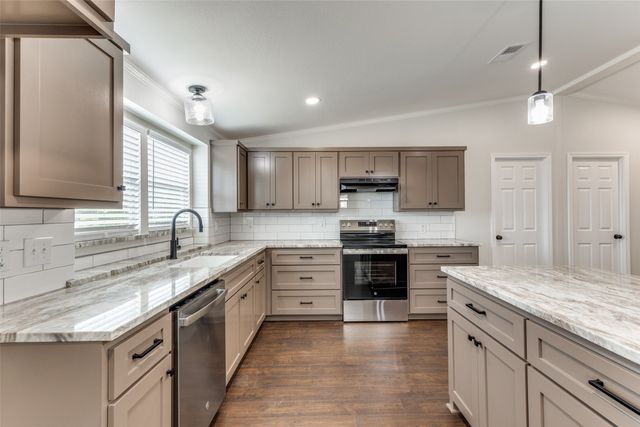 288 Strawberry Lane, Rhome, TX 76078