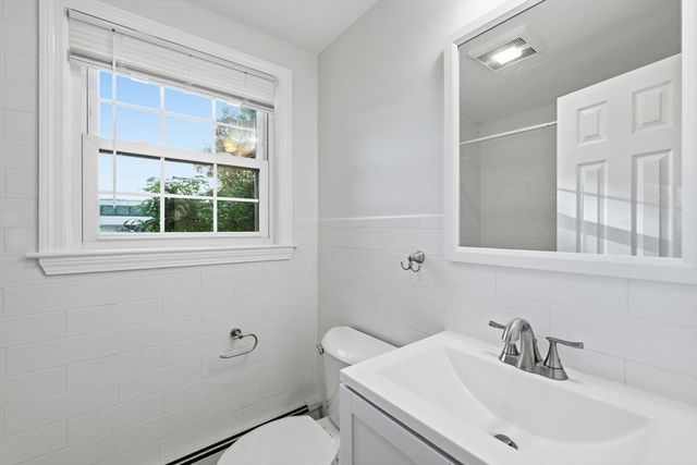 4 Lawrence Rd, Wayland, MA 01778