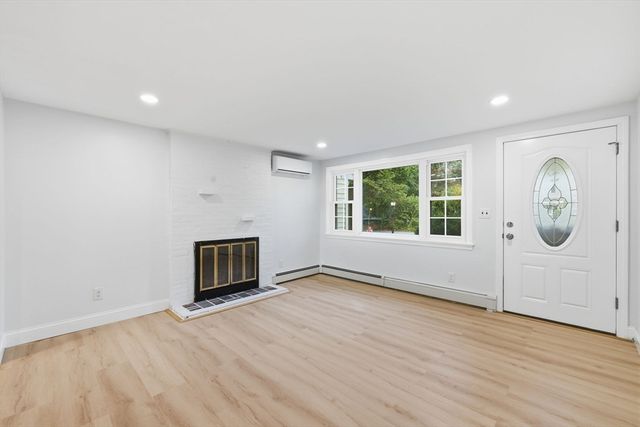 4 Lawrence Rd, Wayland, MA 01778