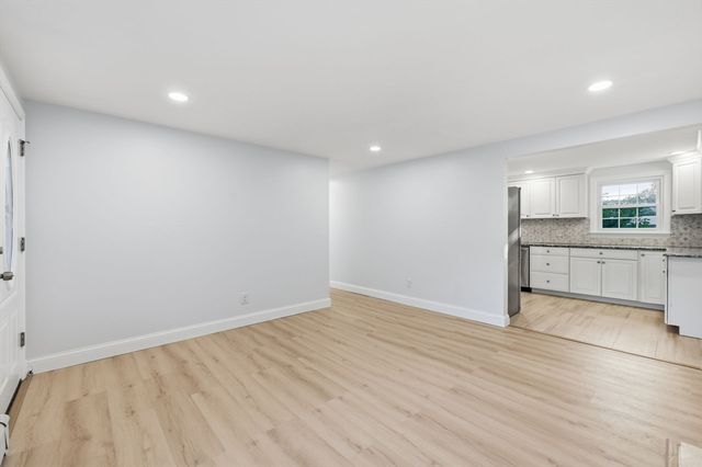 4 Lawrence Rd, Wayland, MA 01778