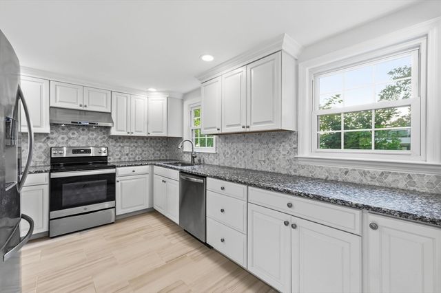 4 Lawrence Rd, Wayland, MA 01778