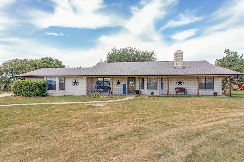 950 Johnson Bend Road, Weatherford, TX 76088