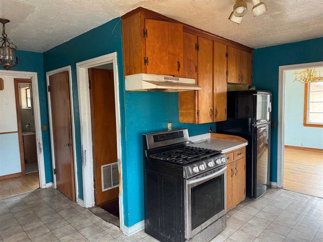 2221 NW Baltimore Cir, Lawton, OK 73505