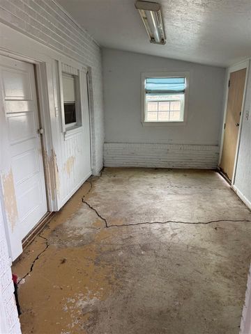 2221 NW Baltimore Cir, Lawton, OK 73505