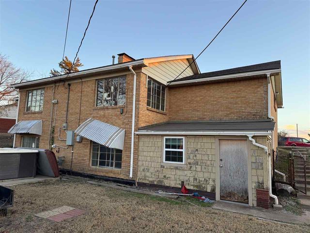 2221 NW Baltimore Cir, Lawton, OK 73505