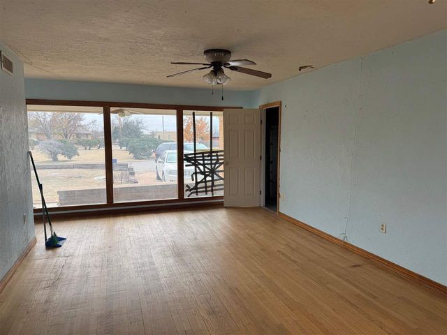 2221 NW Baltimore Cir, Lawton, OK 73505