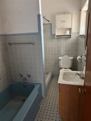 2221 NW Baltimore Cir, Lawton, OK 73505