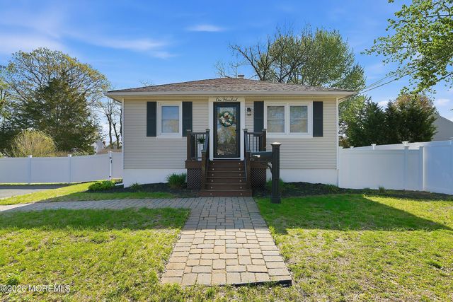 100 Hudson Avenue, Hazlet, NJ 07734