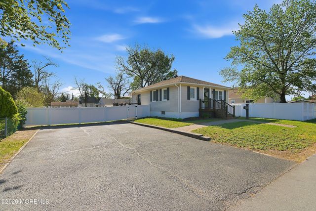 100 Hudson Avenue, Hazlet, NJ 07734