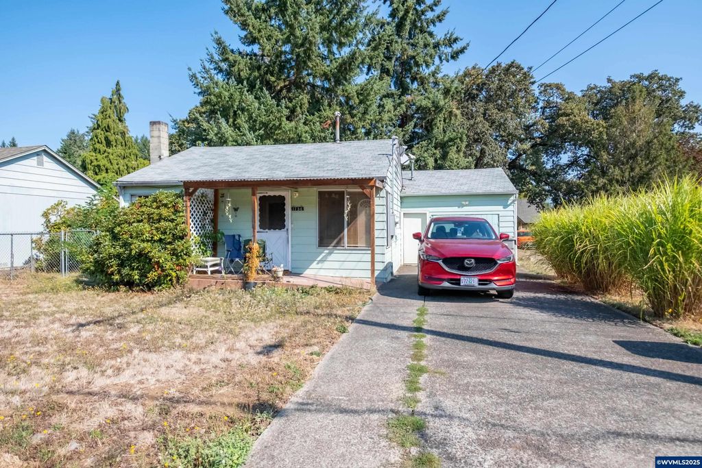 1756 Elm St, Sweet Home, OR 97386