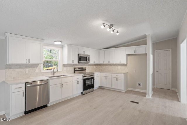 6631 Roundstone Lane, Oxford, NC 27565