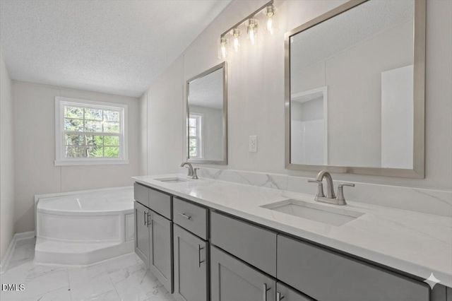 6631 Roundstone Lane, Oxford, NC 27565